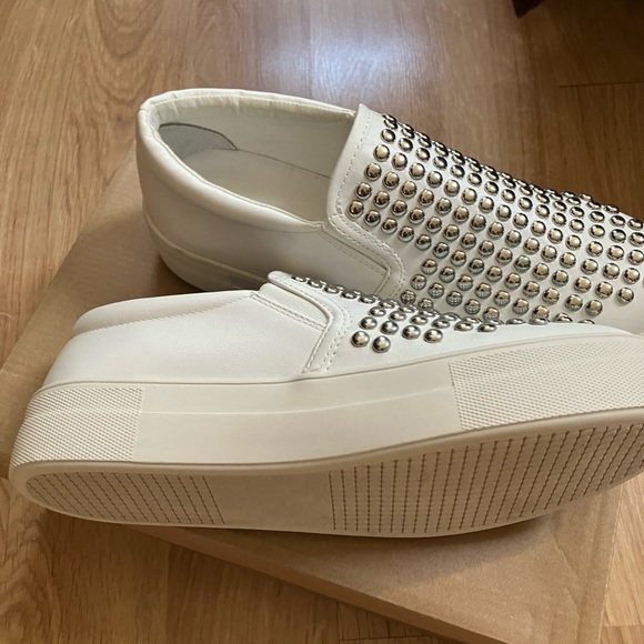 NIB STEVE MADDEN TORIN WHITE STUD SNEAKERS - Picture 5 of 8